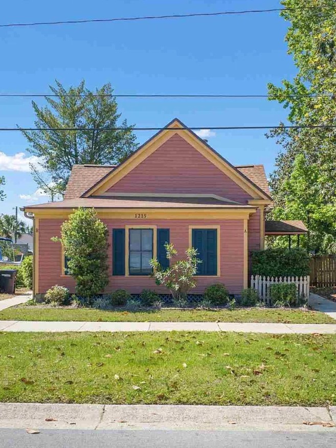 An image of a duplex built in 1918.