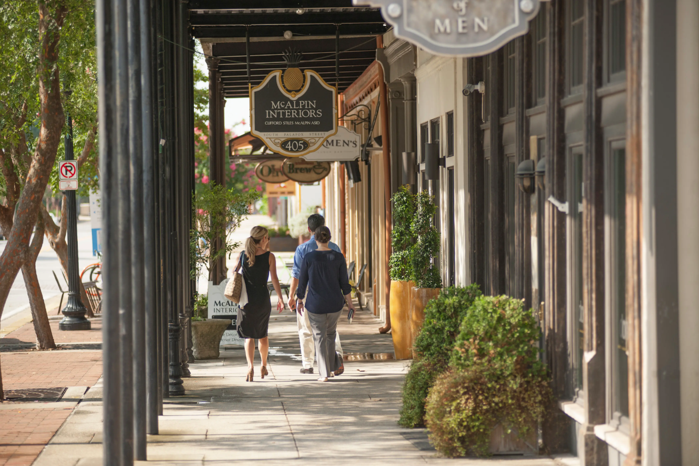 Image of a group of people walking in downtown Pensacola.